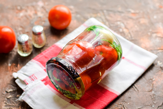 помидоры с чесноком на зиму рецепт фото 8